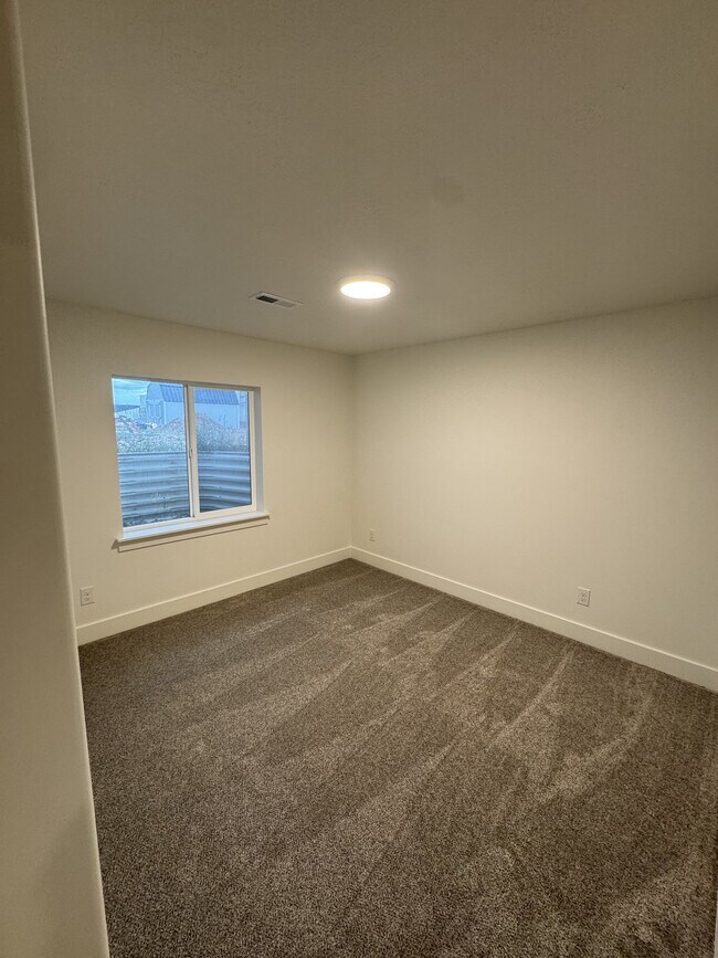 Building Photo - 129 S 940 E