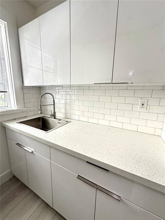 Building Photo - 967 SW 5th St