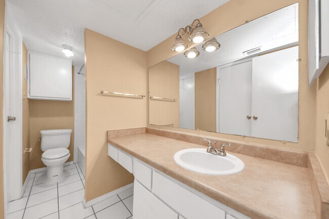 Building Photo - 2750 Holly Hall St