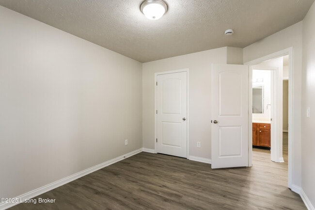 Building Photo - 7115 Blue Stream Ct