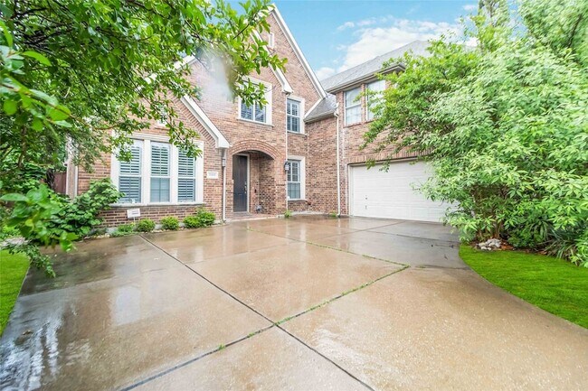 Building Photo - 920 Falcon Dr
