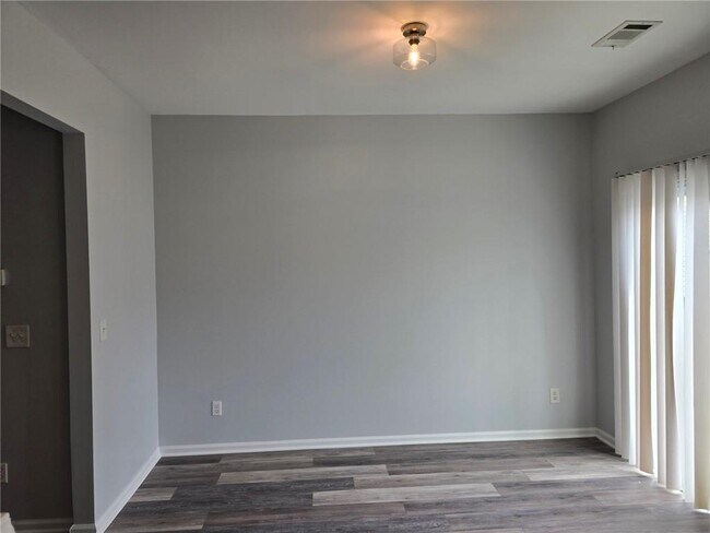 Building Photo - 909 Prestwyck Ct