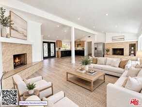 Building Photo - 222 El Cielo Ln