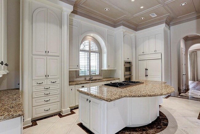 Building Photo - 5528 Holly Springs Dr
