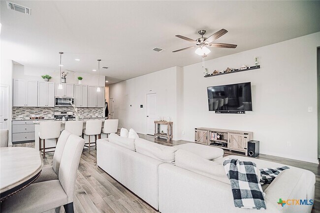 Building Photo - 688 Bridgestone Way