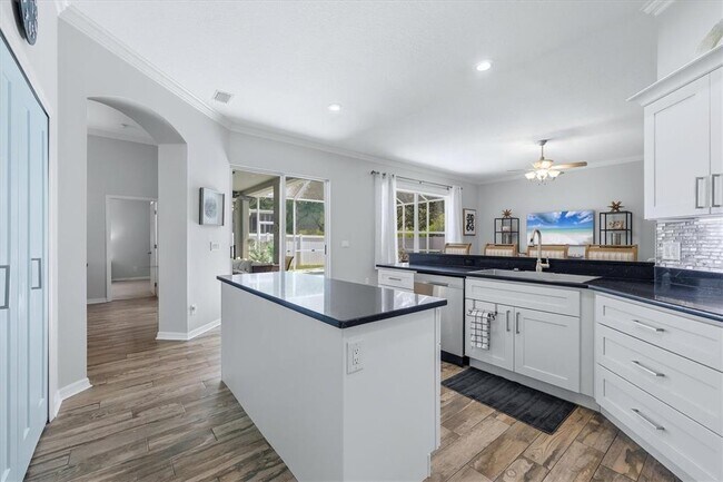 Building Photo - 4617 Egmont Dr