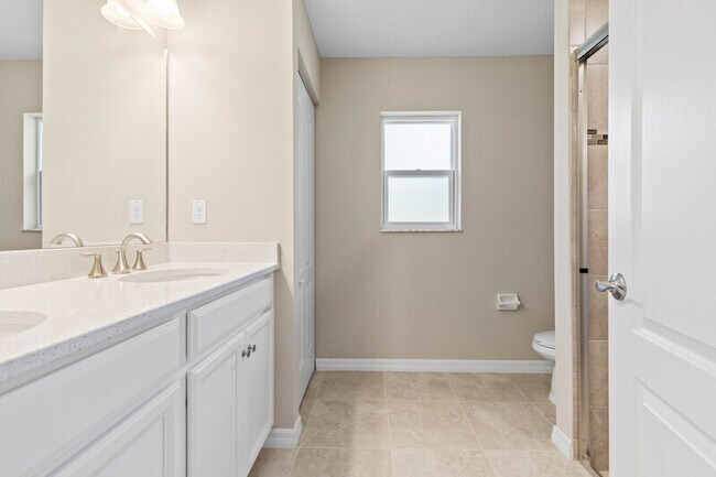 Building Photo - 5 Seabury Pl