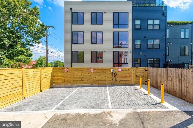 Building Photo - 501 Kennedy St NW