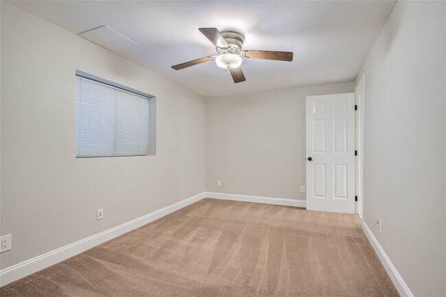 Building Photo - Evolve Real Estate: Amazing 4 Bdr/4 Bath +...