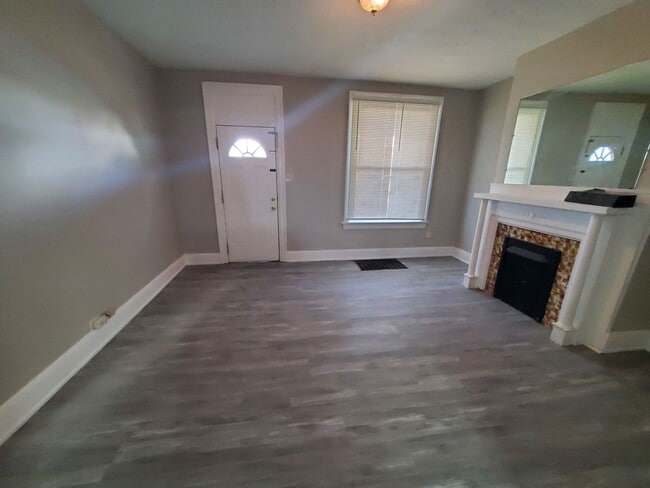 Building Photo - Three-bedroom 2 Full Bath Single-Family Ho...