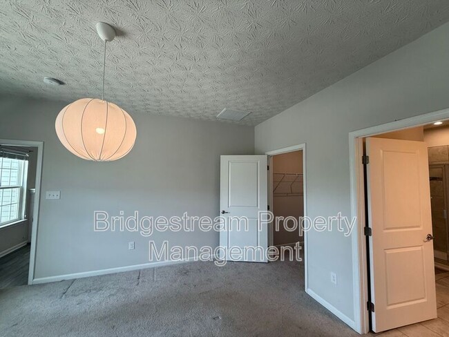 Building Photo - 2194 Schmidt Dr W