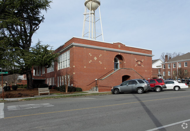 Building Photo - Dallas High School Apartments