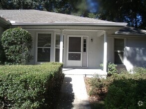Building Photo - Charming 2BR/2BA Villa with 1-Car Garage i...