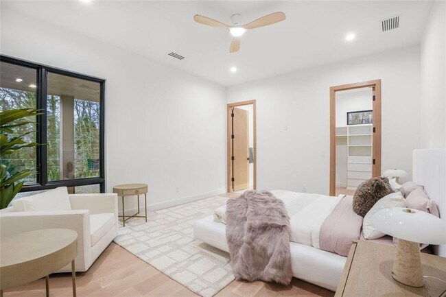 Building Photo - 1736 Cox Rd