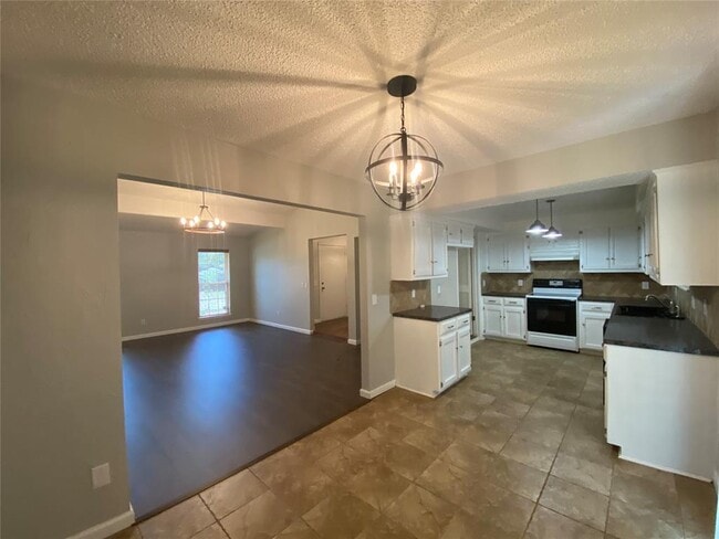 Building Photo - 2433 Shady Tree Ln