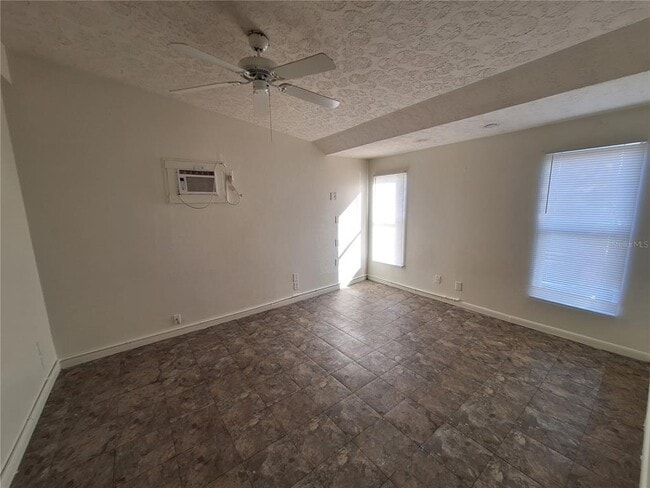 Building Photo - 21528 Kenyon Ave