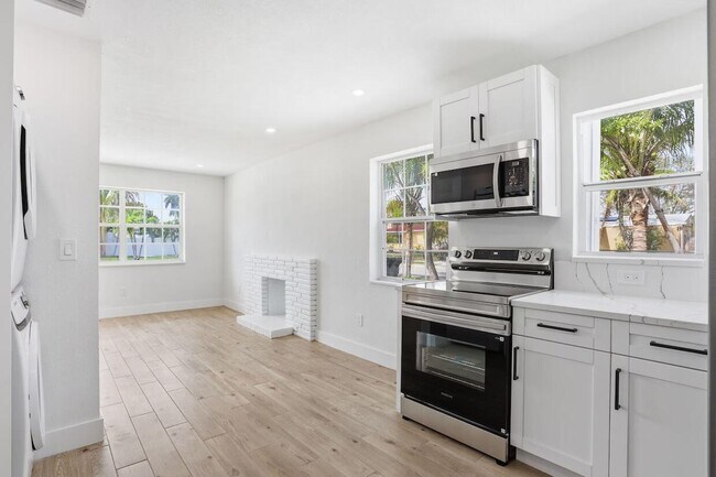 Building Photo - 2312 Redwood Rd