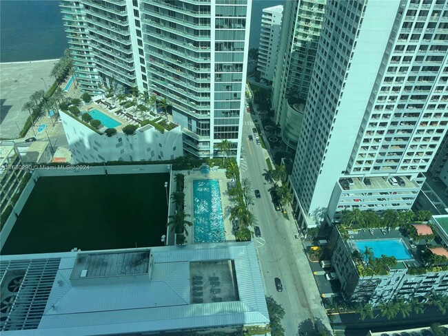 Building Photo - 1395 Brickell Ave