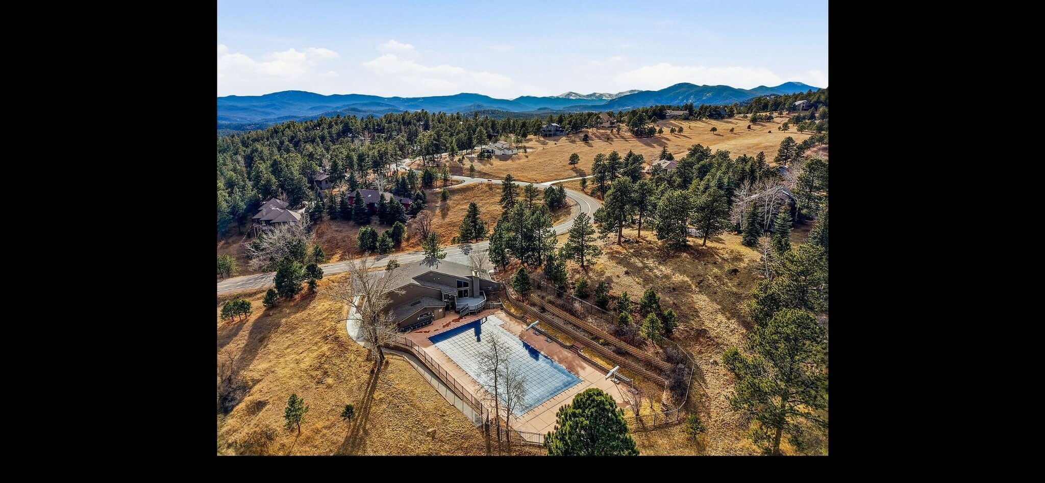 Building Photo - 2074 Foothills Dr S