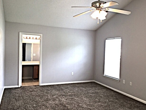 Building Photo - 5060 Thornton Dr