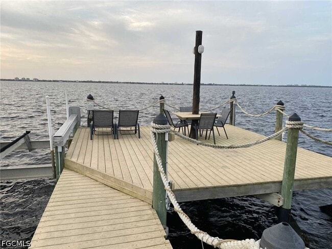 Building Photo - 252 Bayshore Dr