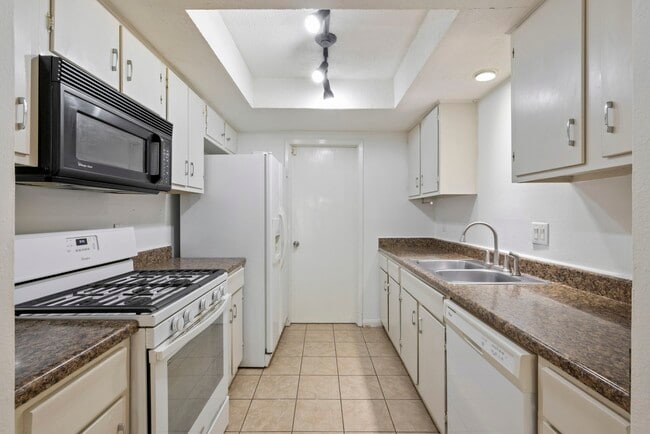 Building Photo - 22727 Smokey Hill Dr