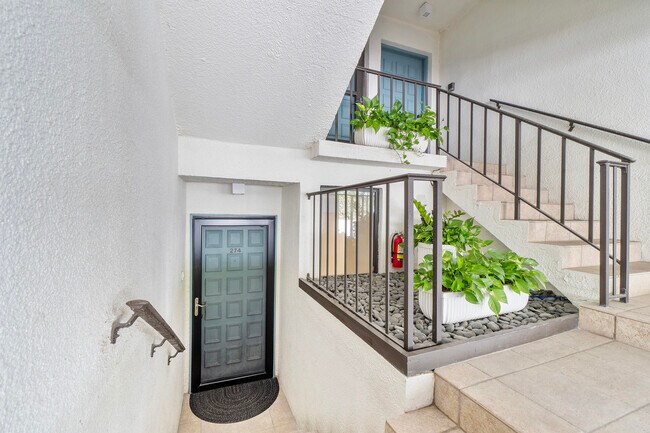 Building Photo - 250 S Ocean Blvd