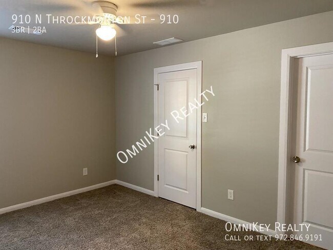 Building Photo - 910-914 N Throckmorton St