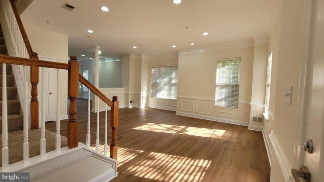 Primary Photo - 13037 Town Commons Dr