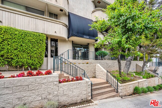 Building Photo - 11645 Montana Ave
