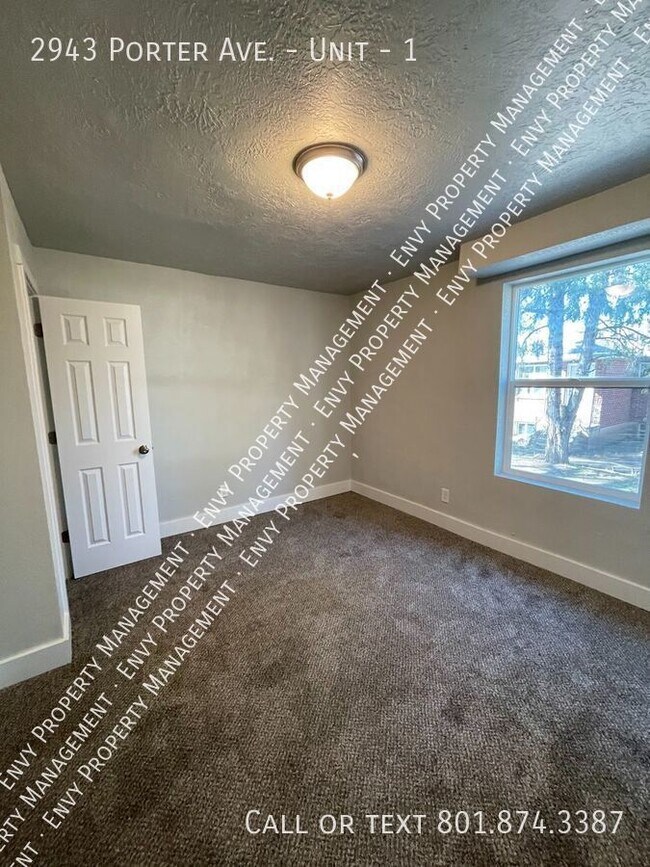 Building Photo - 2943 Porter Ave