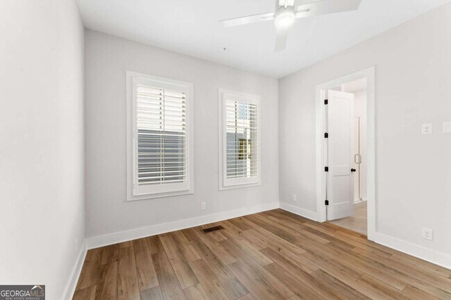 Building Photo - 1272 Longreen Ter NW