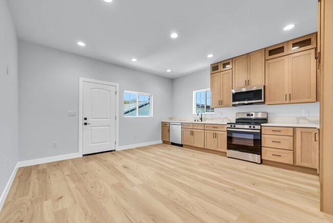Building Photo - 114 N Cornell Ave