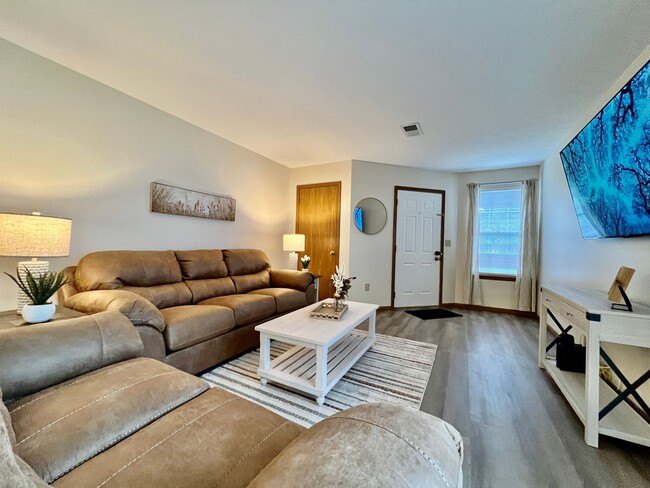 Building Photo - Lovely remodeled 2 bedroom in Middletown, ...