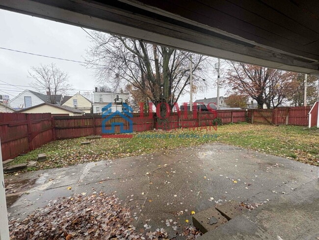 Building Photo - Three Bedroom House | Move In Ready!