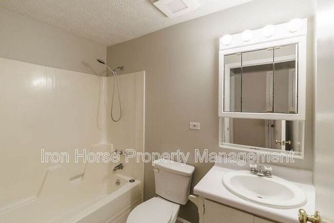 Building Photo - 137 Hight Dr