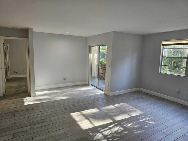 Building Photo - 1233 SW 46th Ave