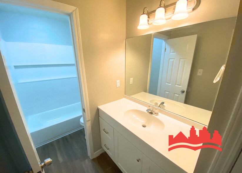 Building Photo - Welcome to 718 Northaven!