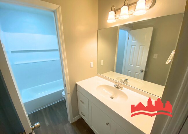 Building Photo - Welcome to 718 Northaven!