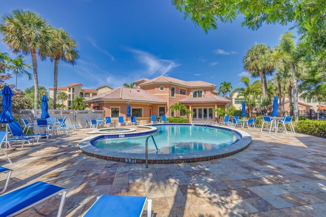 Building Photo - 500 Uno Lago Dr