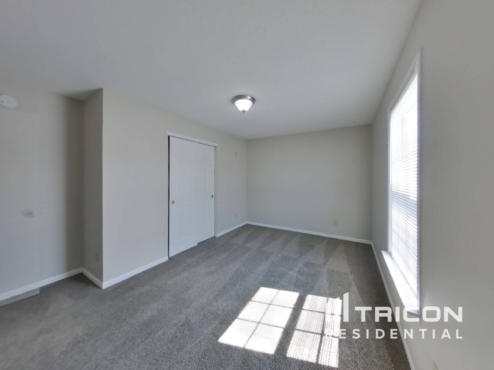 Building Photo - 7657 Charlotte Dr