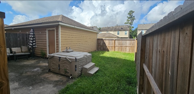 Building Photo - 23827 Pebworth Pl