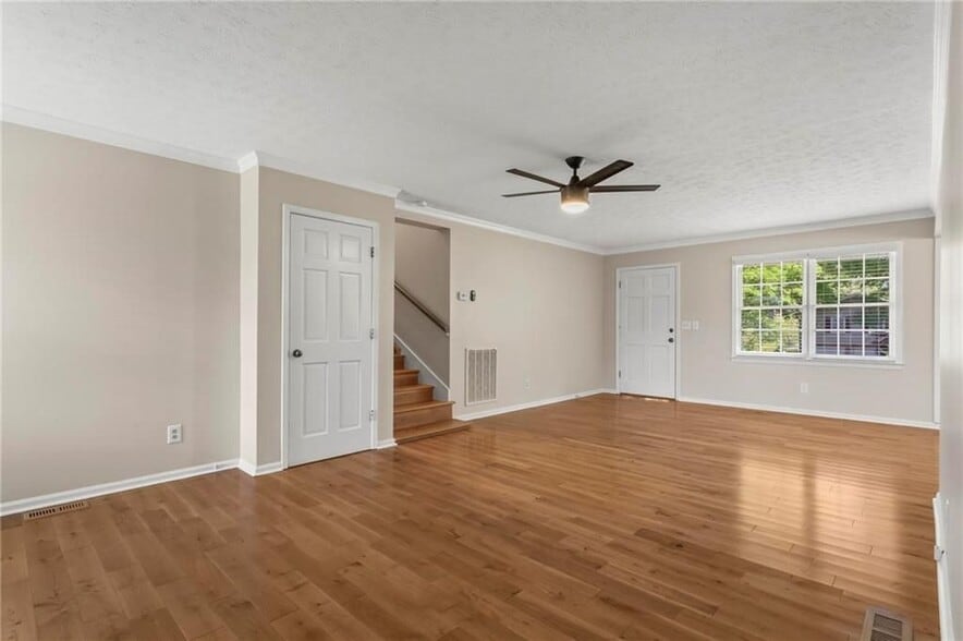 Building Photo - 37 Skyview Cir