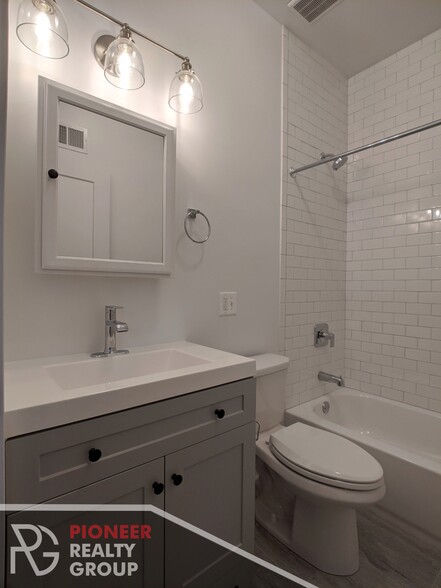 Building Photo - 3405 W Fullerton Ave