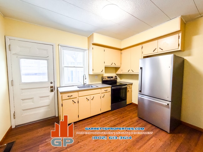 Building Photo - 36 Maple Ave