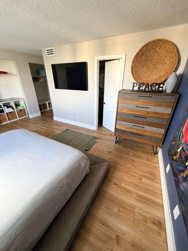 Building Photo - 301 SE 3rd St