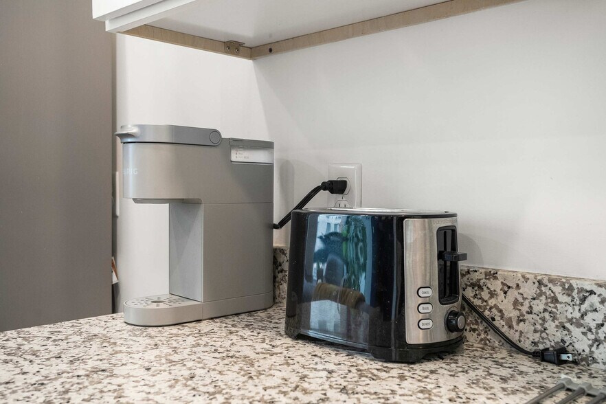 Building Photo - 209 9th St