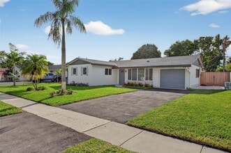 Building Photo - 6720 NW 6th Ct