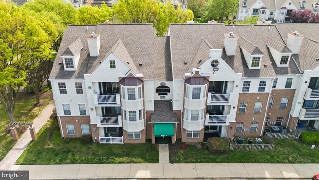 Building Photo - 8951 Town Center Cir