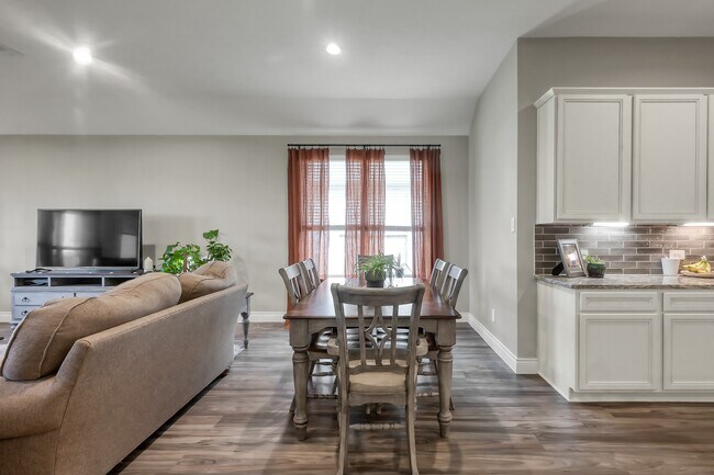 Building Photo - 20151 Bushwick Falls Dr